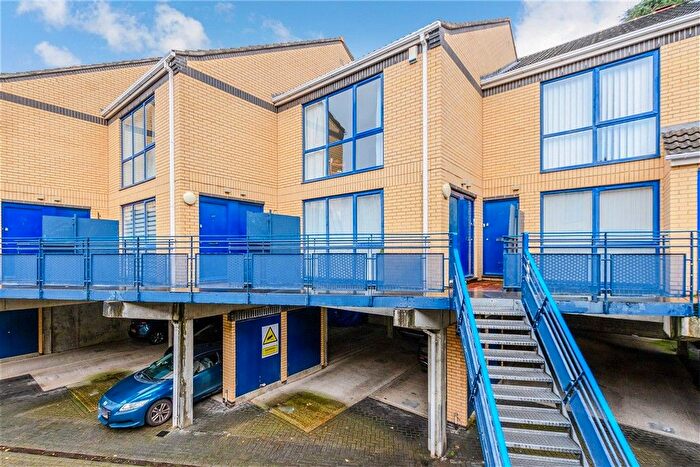 2 Bedroom Flat For Sale In Valetta Way, Rochester, Kent, ME1