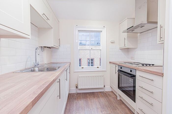 2 Bedroom Flat To Rent In Walton Crescent, Oxford, OX1