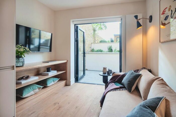 1 Bedroom Flat To Rent In Philbeach Gardens, London, SW5