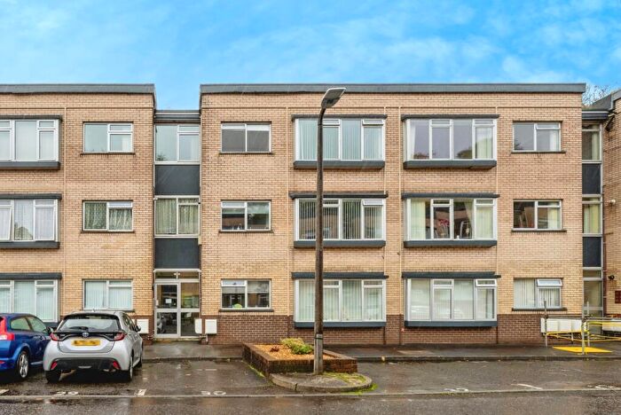 2 Bedroom Flat For Sale In Long Oaks Court, Sketty, Swansea, SA2