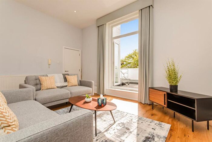 2 Bedroom Flat To Rent In Western Road, Brighton, BN1