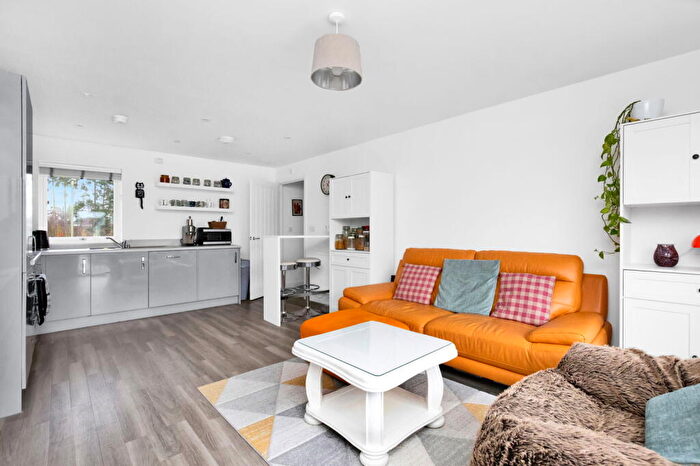 2 Bedroom Coach House For Sale In Douglas Drive, Bordon, Hampshire, GU35