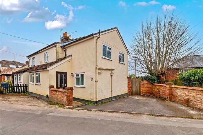 3 Bedroom Semi Detached House For Sale In Bishops Road, Farnham, Surrey, GU9