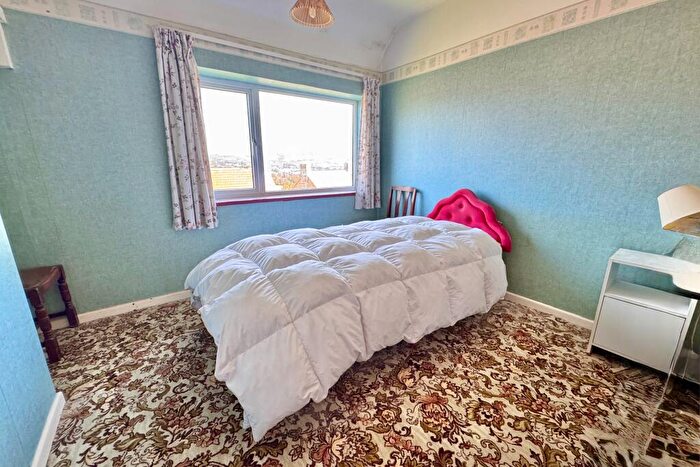3 Bedroom Semi-Detached House For Sale In Holmes Road, Swanage, BH19 - Photo 7