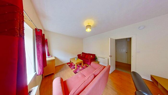 2 Bedroom Flat To Rent In Slateford Road, Edinburgh, EH14