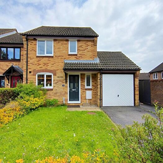 3 Bedroom End Of Terrace House For Sale In Flint Close, Netley Common, Southampton, SO19