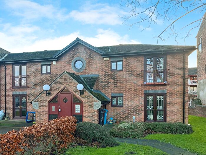 1 Bedroom Apartment For Sale In Kingston Wharf, Marina, Hull, HU1