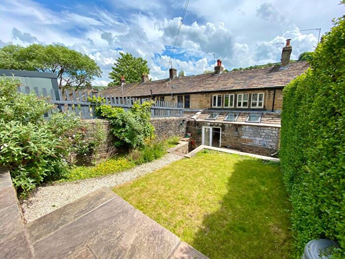 2 Bedroom Character Property To Rent In Woodhead Road, Holmfirth, HD9