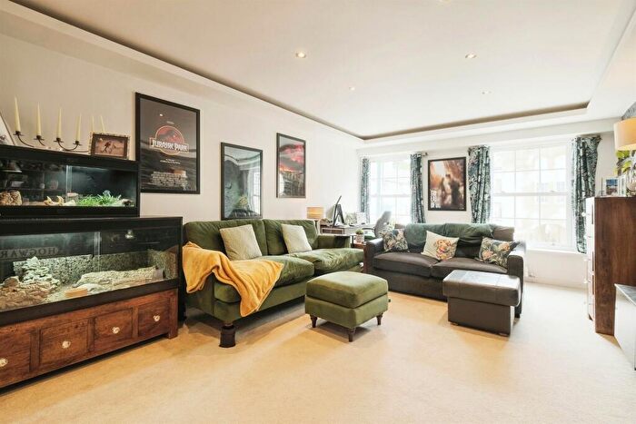 2 Bedroom Apartment For Sale In Agincourt Square, Monmouth, NP25