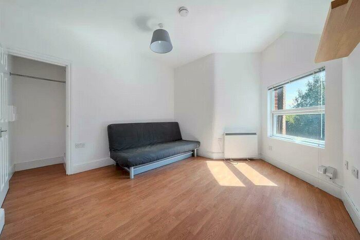 Apartment To Rent In Tetherdown, Muswell Hill, London, N10