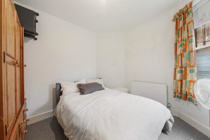 2 Bedroom Flat To Rent In Kingwood Road, London, SW6