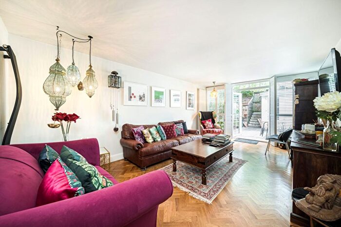 3 Bedroom Terraced House To Rent In Rotherham Walk, Southwark, SE1