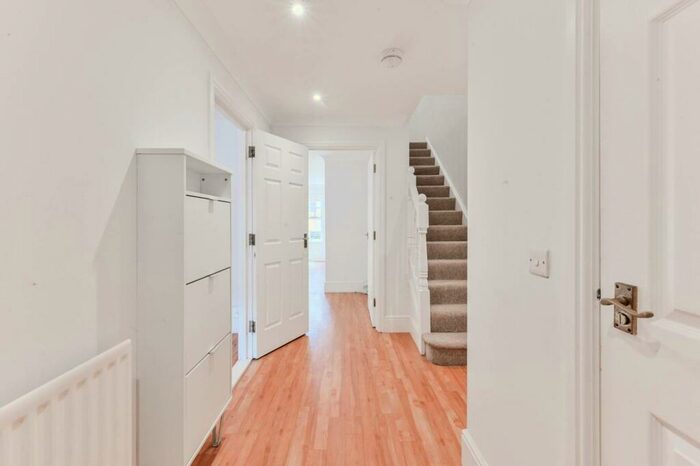 3 Bedroom House To Rent In Osier Crescent, Muswell Hill, London, N10