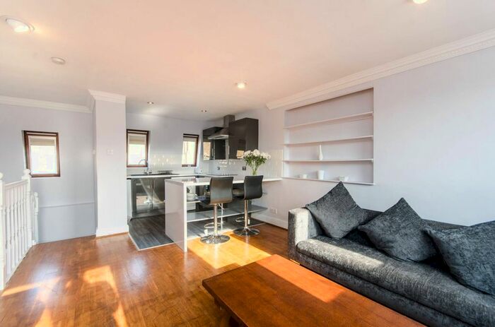 2 Bedroom Maisonette To Rent In Kilmaine Road, Fulham, London, SW6