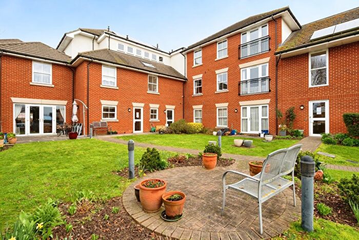 2 Bedroom Flat For Sale In Hornchurch Road, Hornchurch, Essex, RM12