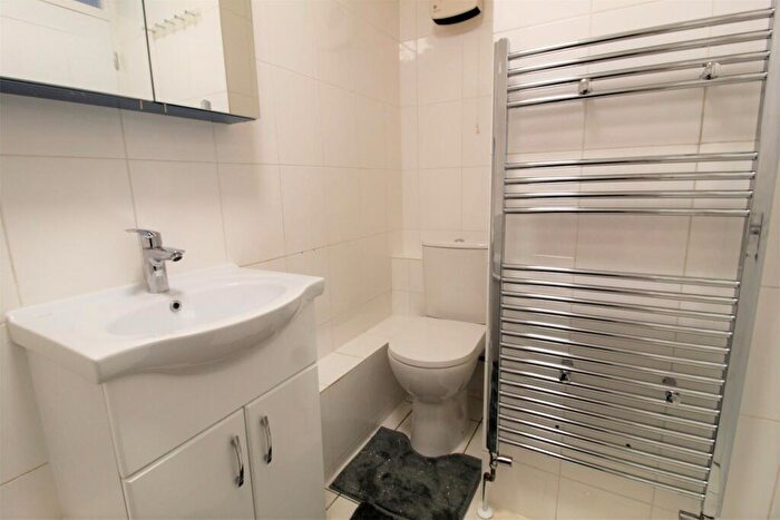 2 Bedroom Apartment To Rent In Blackbird Hill, London, NW9