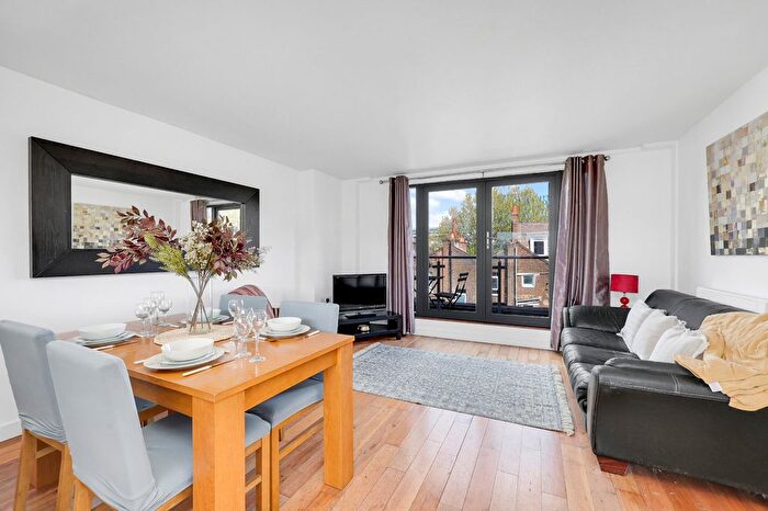2 Bedroom Flat To Rent In Acton Street, London, WC1X