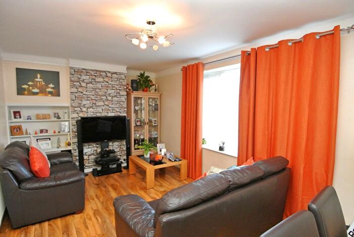 3 Bedroom Maisonette To Rent In Clare Road, Stanwell, Staines-Upon-Thames, TW19