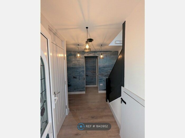 6 Bedroom End Of Terrace House To Rent In Havana Close, Manchester, M11