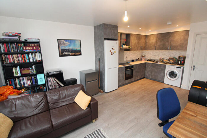 2 Bedroom Apartment To Rent In High Street, Penge, SE20