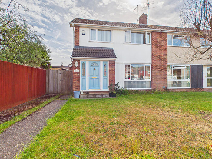 3 Bedroom Semi-Detached House To Rent In Fairwater Drive, Woodley, RG5