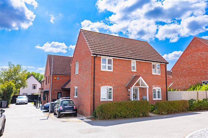 3 Bedroom Detached House For Sale In Ainsworth Drive, Felsted, Dunmow, Essex, CM6
