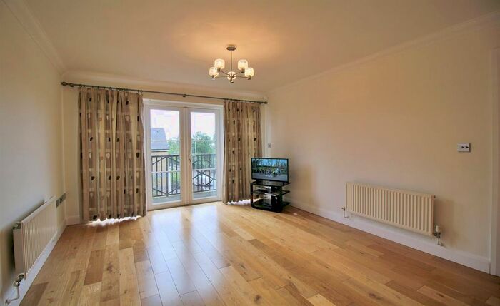 2 Bedroom Flat To Rent In Cranbourne Court, Briar Close, London N2