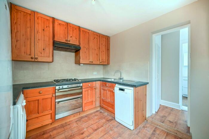 2 Bedroom Cottage To Rent In Hampton, Hampton, TW12