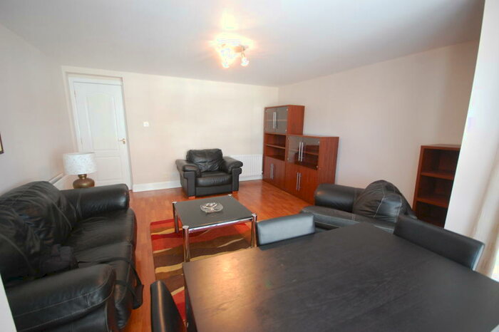 2 Bedroom Flat To Rent In Union Grove, City Centre, Aberdeen, AB10