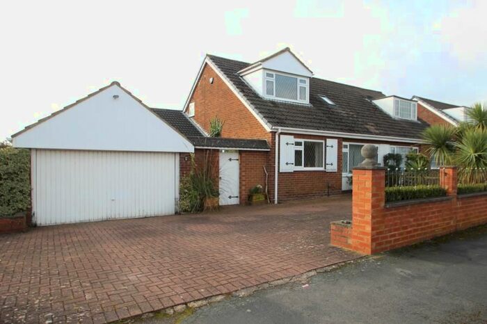 5 Bedroom Semi-Detached House To Rent In Red Hall Garth, Leeds, LS14