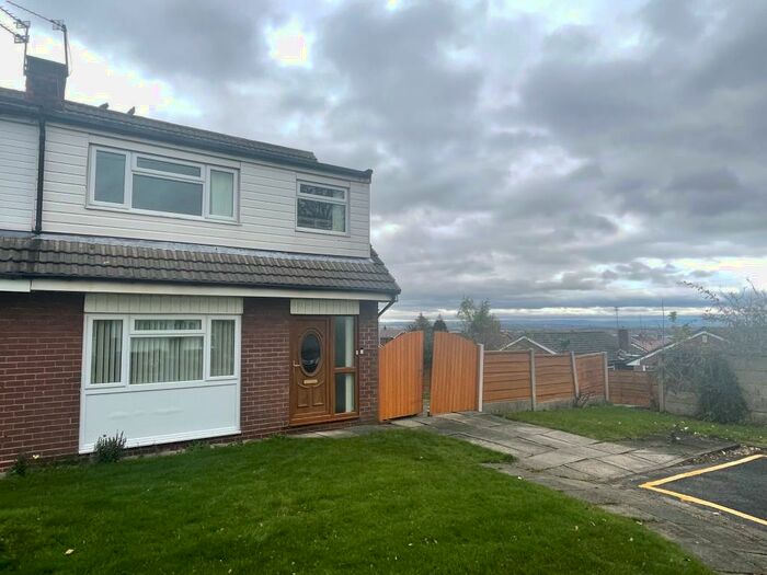 3 Bedroom House To Rent In Winmarleigh Close, Bury, BL8