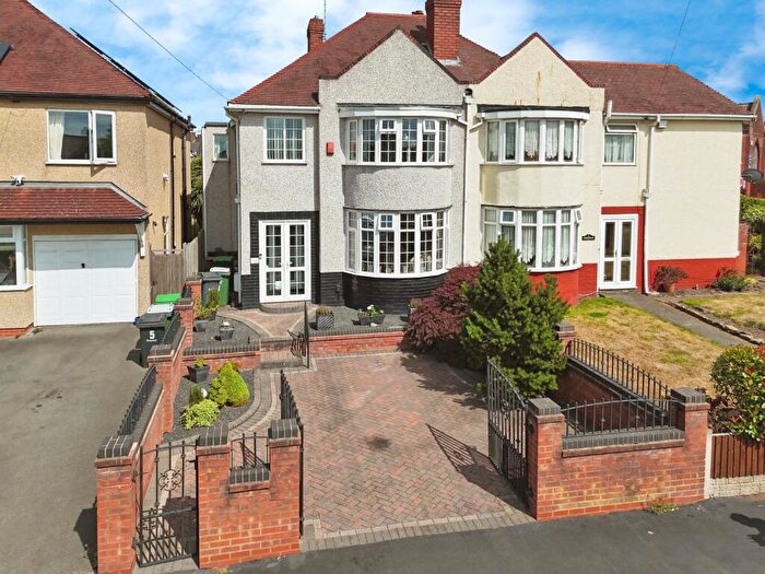 3 Bedroom Semi-Detached House For Sale In Bustleholme Lane, West Bromwich, B71