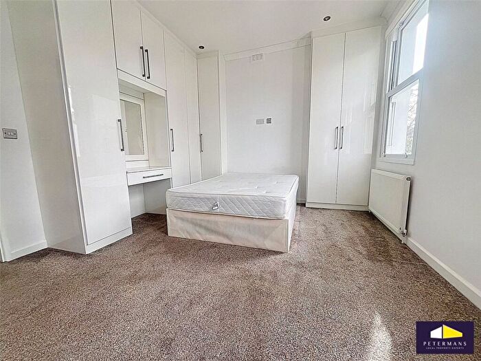 4 Bedroom End Of Terrace House For Sale In Cambria Road, London, SE5