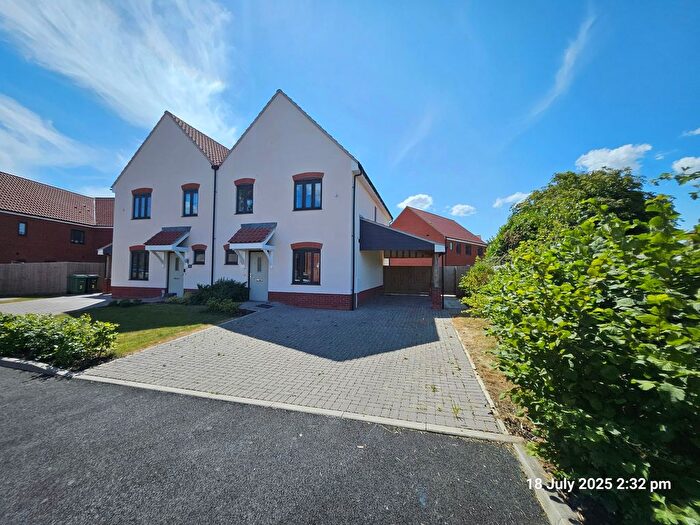 3 Bedroom Semi-Detached House To Rent In Yeoman Close, Docking, PE31