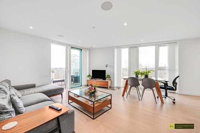 3 Bedroom Apartment For Sale In The Shoreline Building, N4