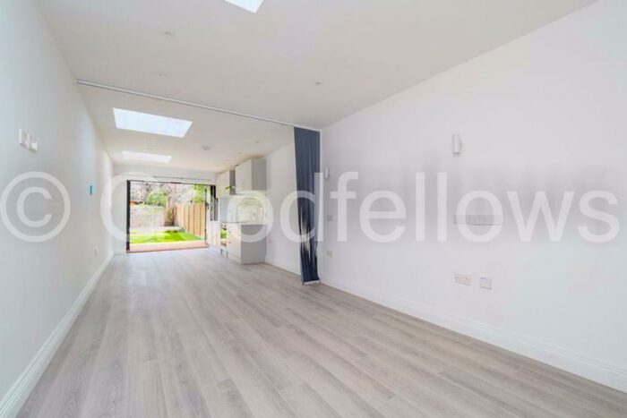 1 Bedroom Flat To Rent In Park Lane, Wallington, SM6