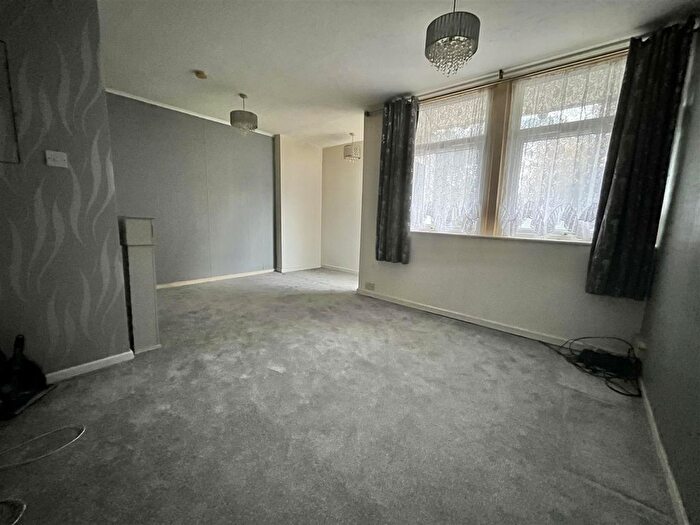 2 Bedroom Mobile/park Home For Sale In London Road, Clacton On Sea, CO16