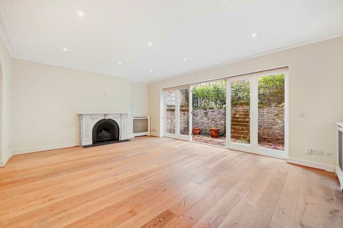 2 Bedroom Flat To Rent In Harcourt Terrace, London, SW10