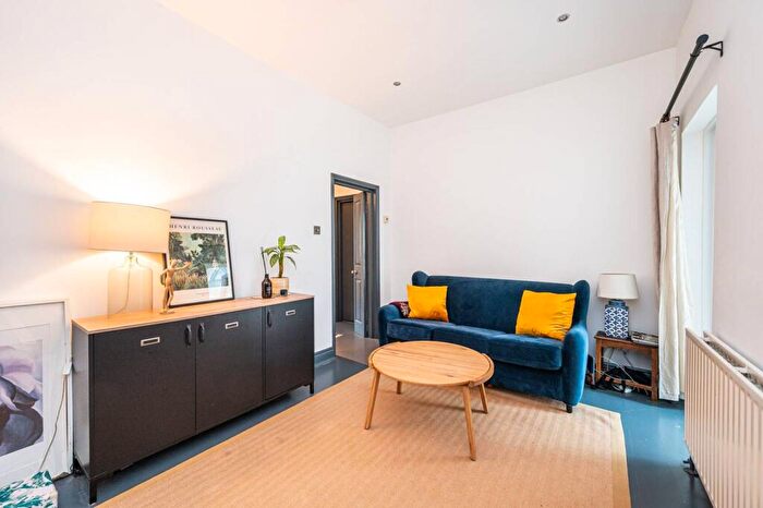 1 Bedroom Flat To Rent In Southgate Road, De Beauvoir Town, London, N1