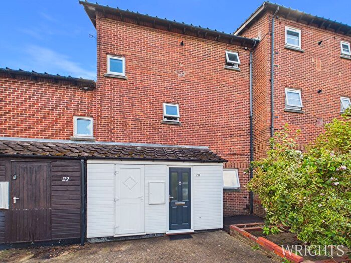 4 Bedroom Town House To Rent In Viaduct Way, Welwyn Garden City, AL7