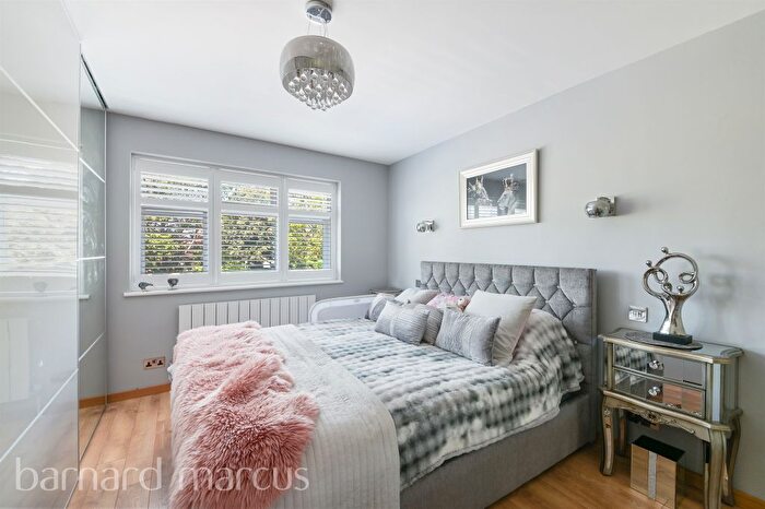 4 Bedroom End Of Terrace House For Sale In Love Lane, Morden, SM4