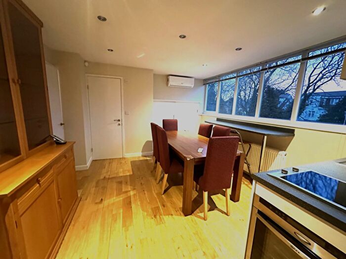 1 Bedroom Flat To Rent In Shirehall Park, London, NW4