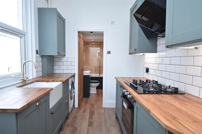 1 Bedroom Flat To Rent In Scarcroft Road, York, YO23