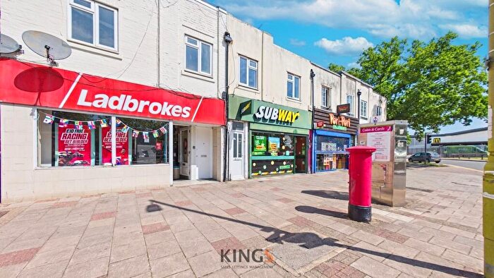 3 Bedroom Apartment To Rent In The Common, Hatfield, AL10