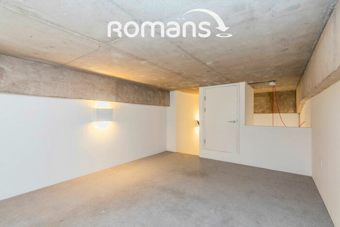 1 Bedroom Apartment To Rent In Lake Shore Drive, BS13