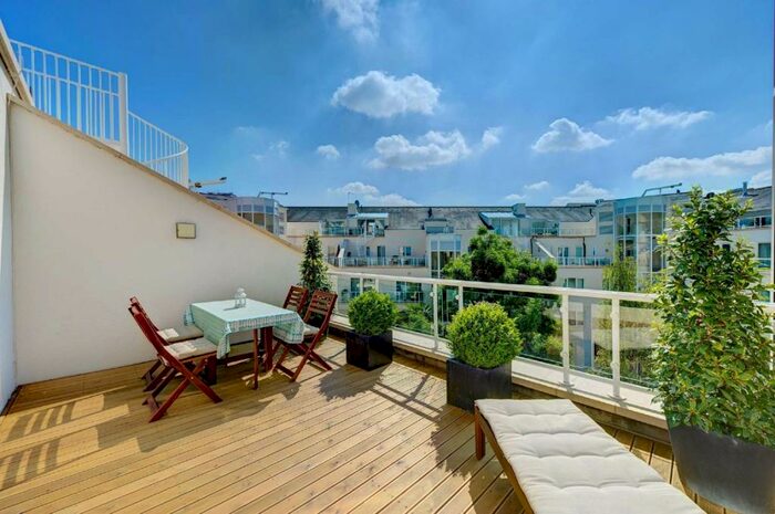 2 Bedroom Flat To Rent In Carlyle Court, Chelsea, SW10
