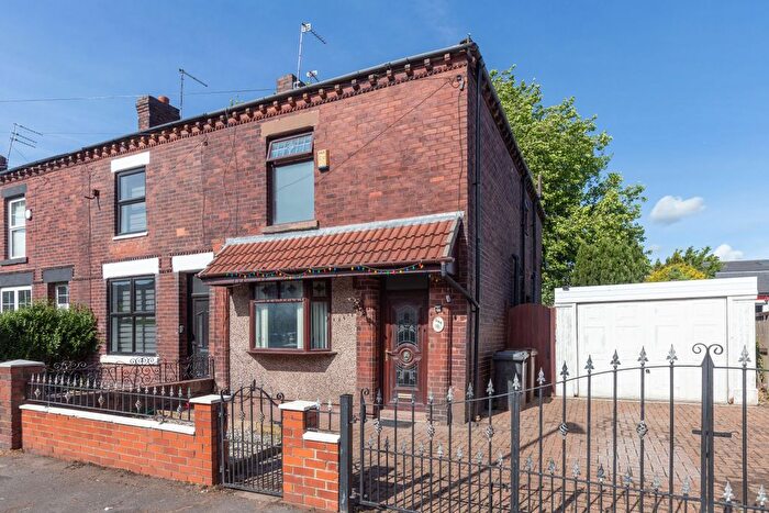 3 Bedroom Semi-detached House For Sale In Woodhouse Lane, Wigan, WN6