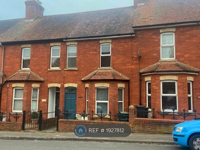 1 Bedroom Flat To Rent In Wootton Grove, Sherborne, DT9