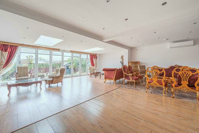 4 Bedroom Detached House To Rent In Park Road, Cockfosters, Barnet, EN4