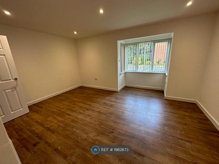 Studio To Rent In Langley, Slough, SL3